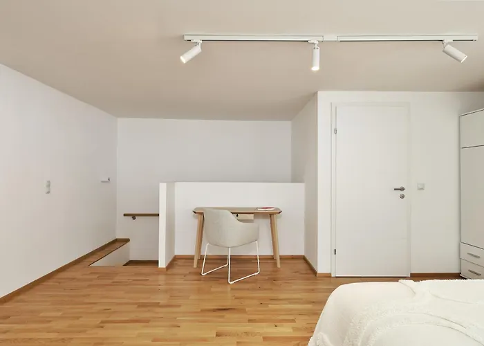 Cozy, Stylish And Renovated Duplex In A Quiet Area And 15 Min To Center * Bécs