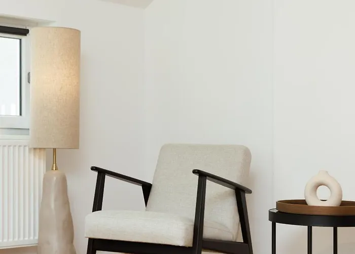 Apartman Cozy, Stylish And Renovated Duplex In A Quiet Area And 15 Min To Center *
