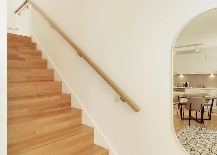 Cozy, Stylish And Renovated Duplex In A Quiet Area And 15 Min To Center Apartman *