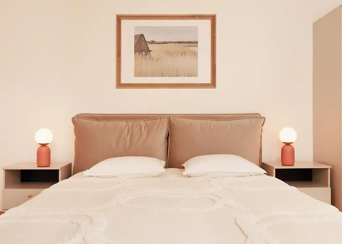 Cozy, Stylish And Renovated Duplex In A Quiet Area And 15 Min To Center * Bécs