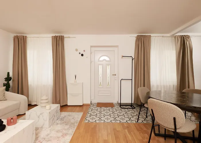 Apartman Cozy, Stylish And Renovated Duplex In A Quiet Area And 15 Min To Center *