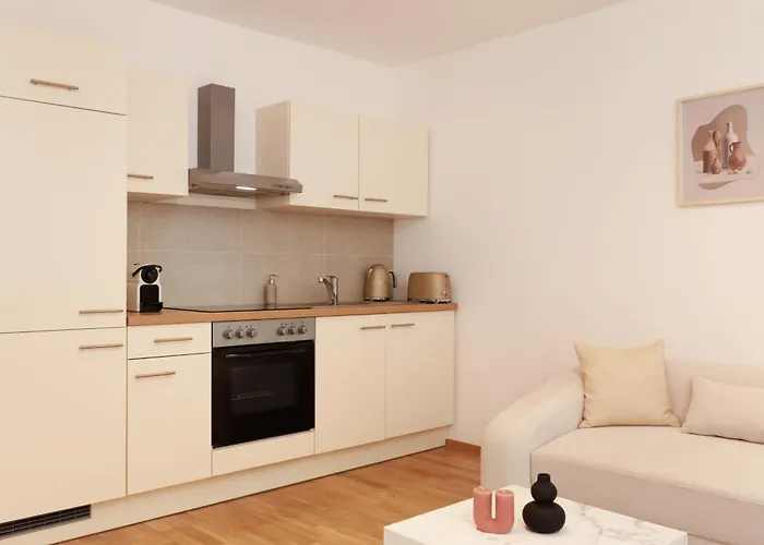 Apartman Cozy, Stylish And Renovated Duplex In A Quiet Area And 15 Min To Center *