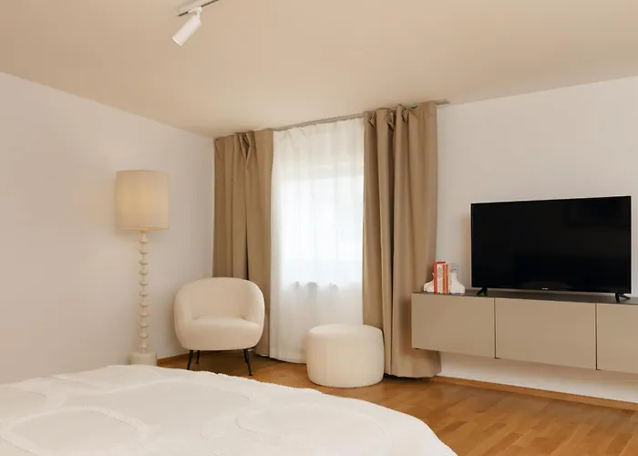 Apartman Cozy, Stylish And Renovated Duplex In A Quiet Area And 15 Min To Center