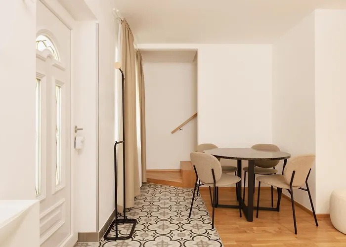 Cozy, Stylish And Renovated Duplex In A Quiet Area And 15 Min To Center Apartman Bécs