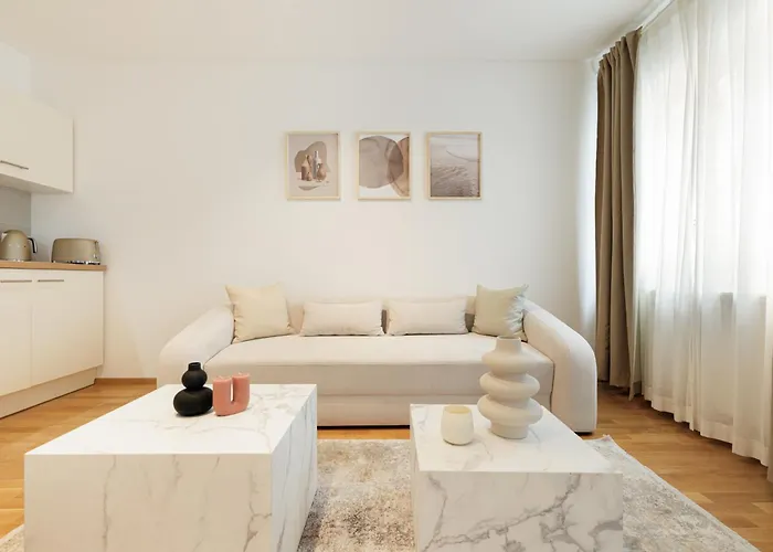 Apartman Cozy, Stylish And Renovated Duplex In A Quiet Area And 15 Min To Center *