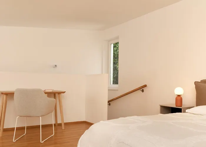 Cozy, Stylish And Renovated Duplex In A Quiet Area And 15 Min To Center Apartman
